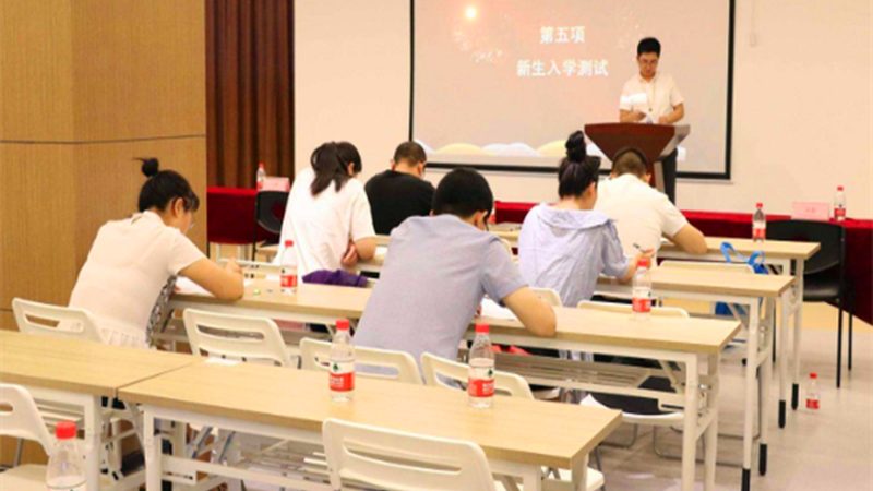 心理咨询师培训代理加盟：如何规避风险，选择合适标准**