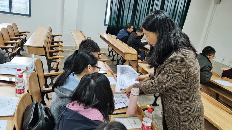 选择成人教育机构时，可以从以下几个方面了解：