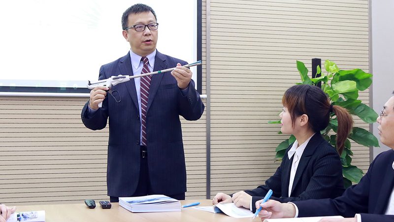 小标题：瑜伽教练培训，行业背景解读
